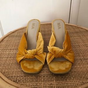 MIA Yellow Velvet Knotted Wedges size 8